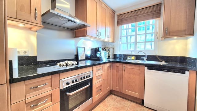 1 soverom Leilighet til leie i Marbella med svømmebasseng - € 1 800 (Ref: 9490004)