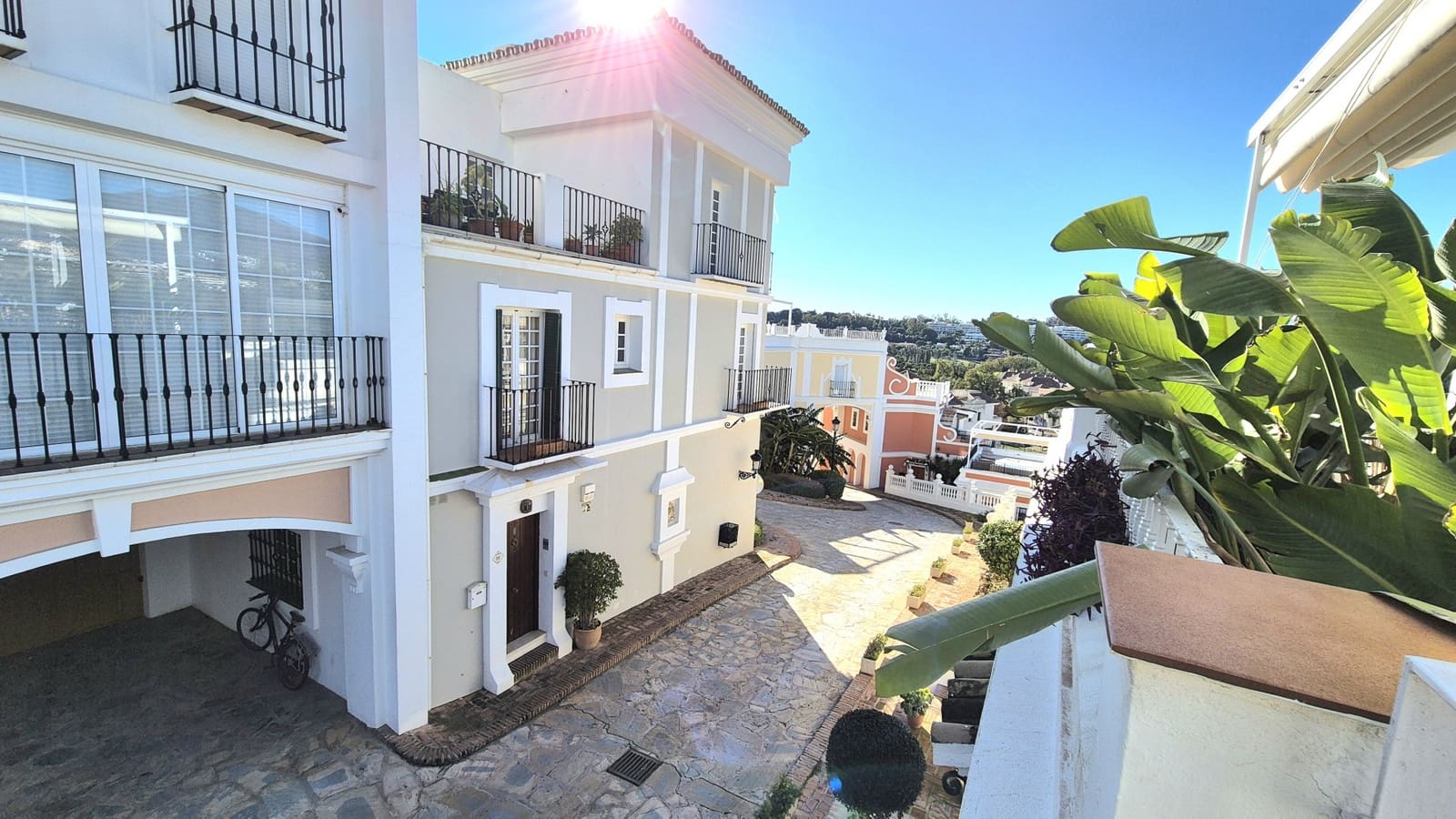 1 bedroom Apartment for rent in Marbella with pool - € 1,800 (Ref: 9490004)