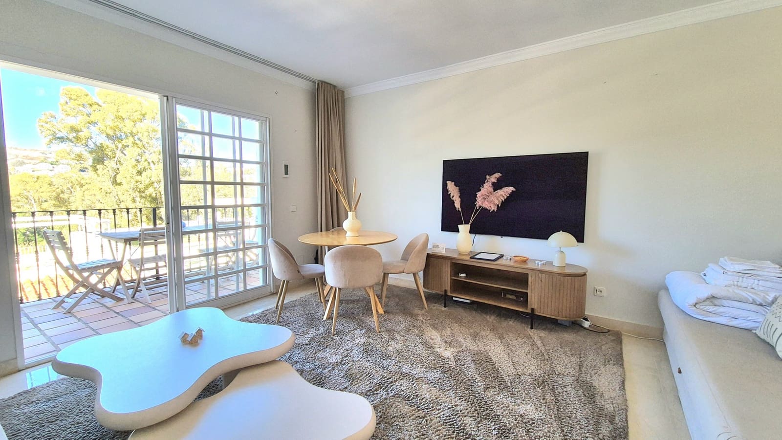 1 bedroom Apartment for rent in Marbella with pool - € 1,800 (Ref: 9490004)