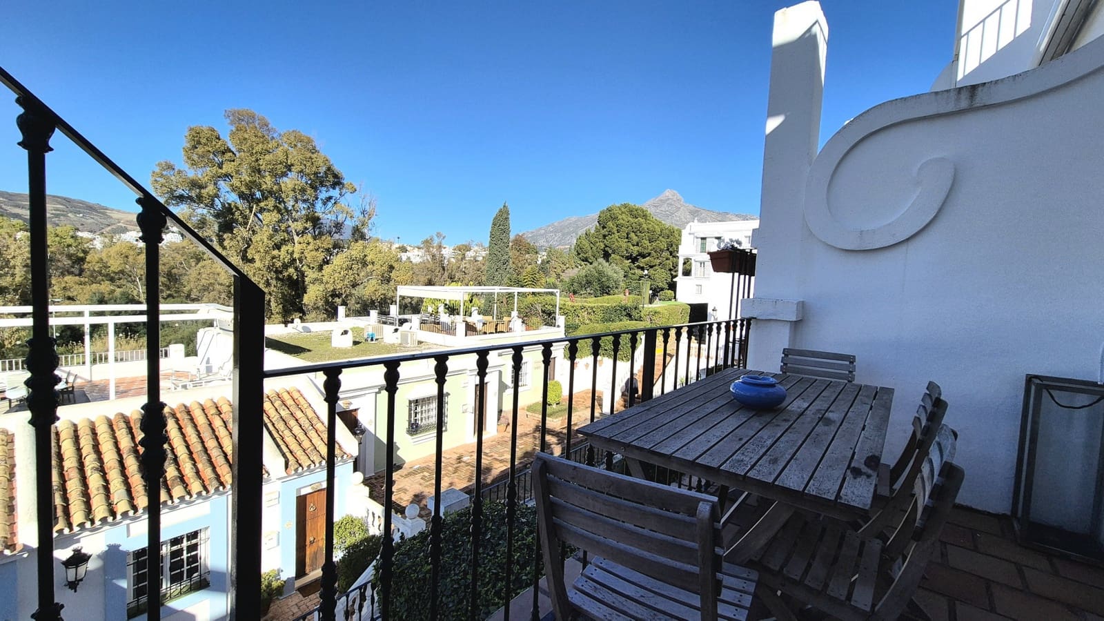 1 bedroom Apartment for rent in Marbella with pool - € 1,800 (Ref: 9490004)