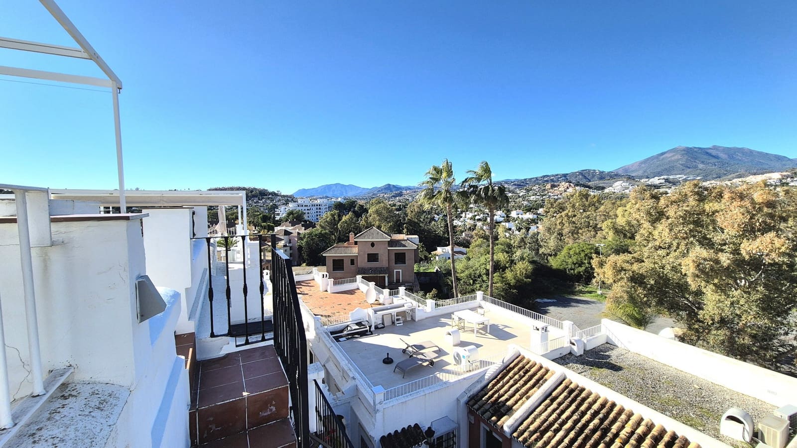 1 bedroom Apartment for rent in Marbella with pool - € 1,800 (Ref: 9490004)