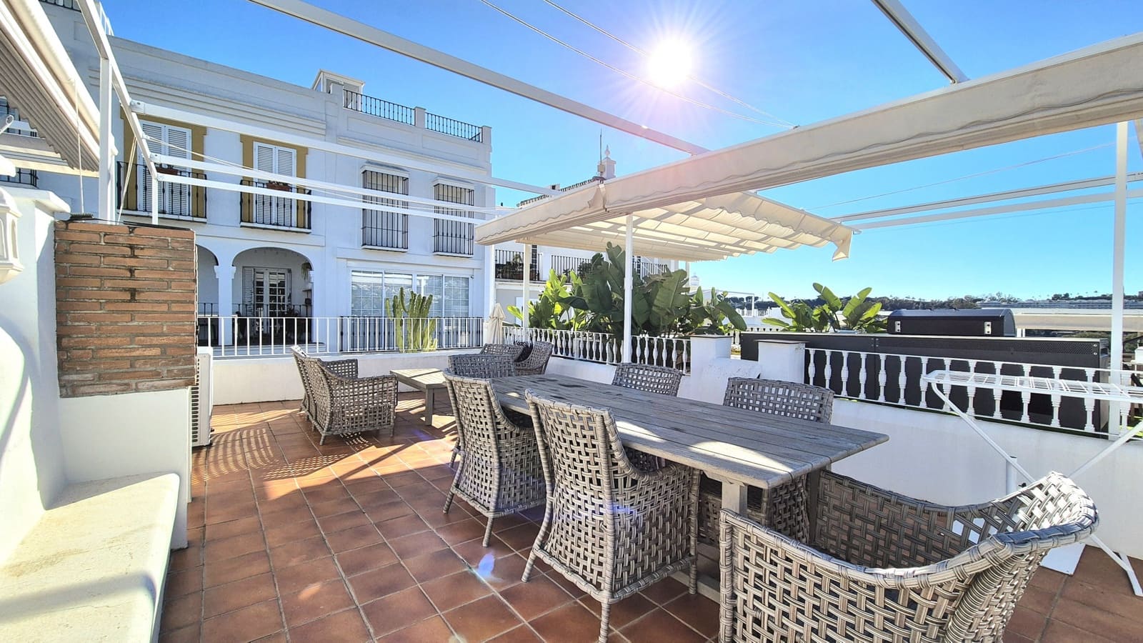 1 bedroom Apartment for rent in Marbella with pool - € 1,800 (Ref: 9490004)