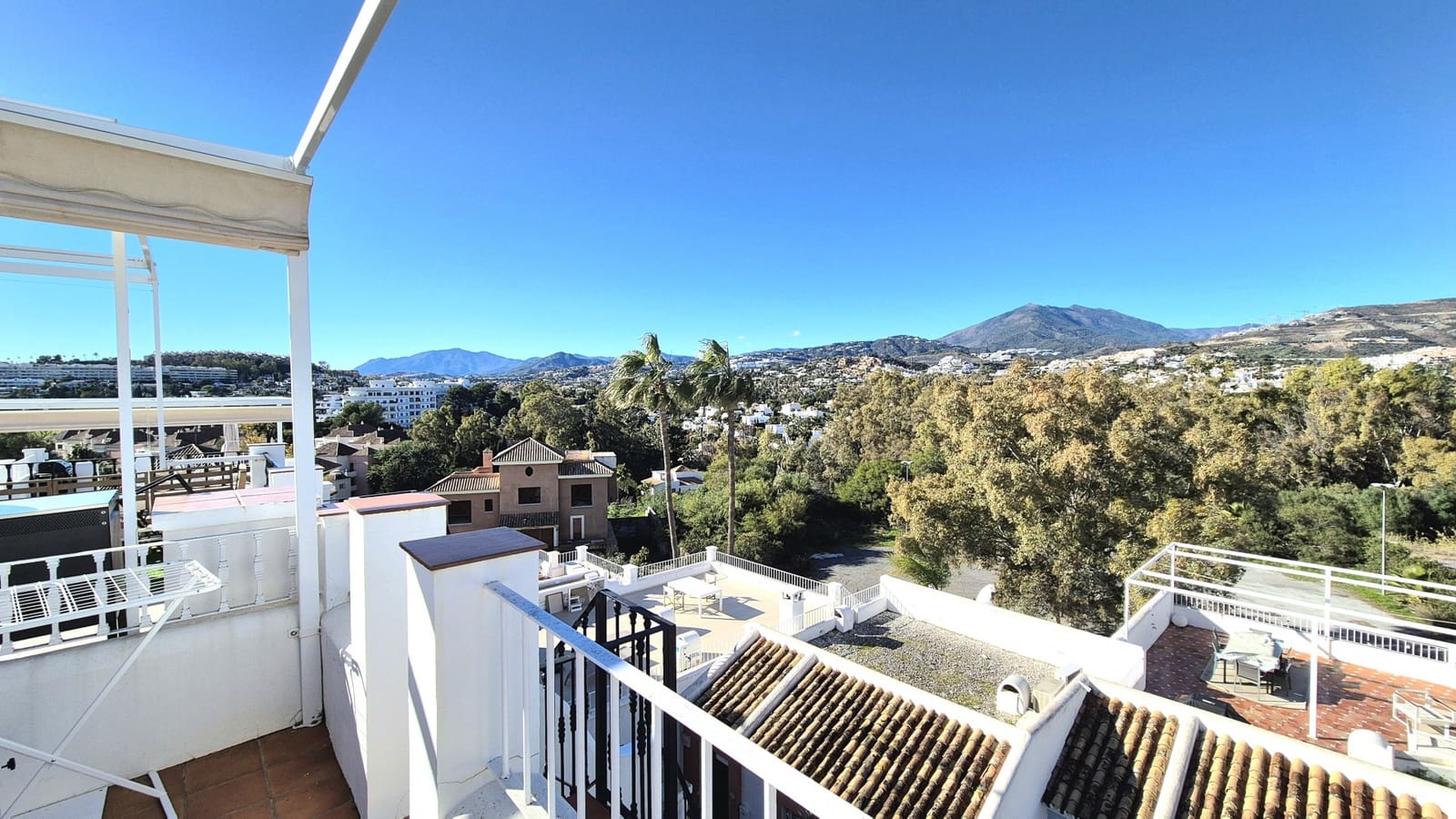 1 bedroom Apartment for rent in Marbella with pool - € 1,800 (Ref: 9490004)