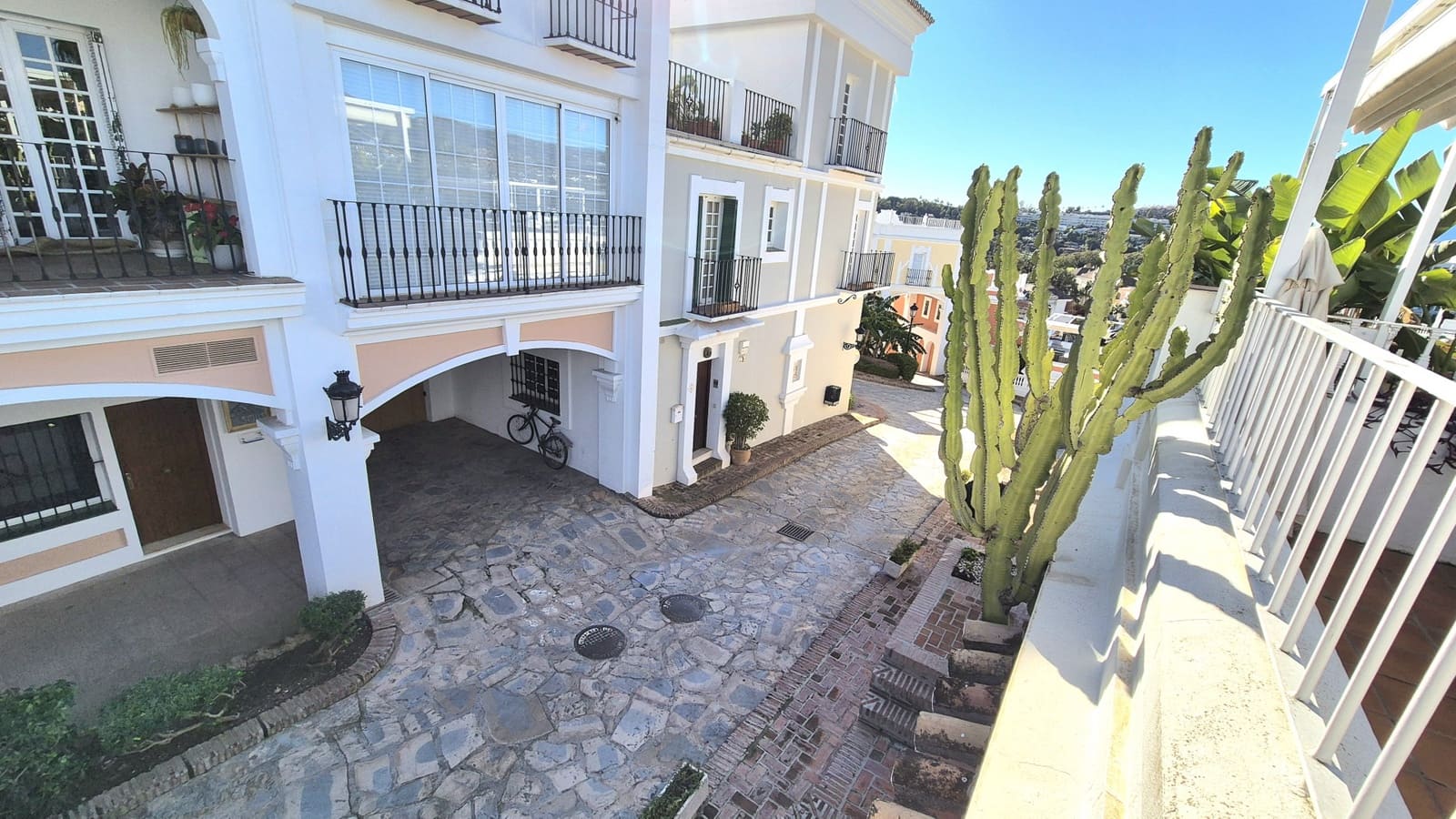 1 bedroom Apartment for rent in Marbella with pool - € 1,800 (Ref: 9490004)