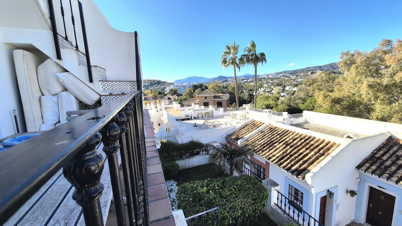 1 bedroom Apartment for rent in Marbella with pool - € 1,800 (Ref: 9490004)