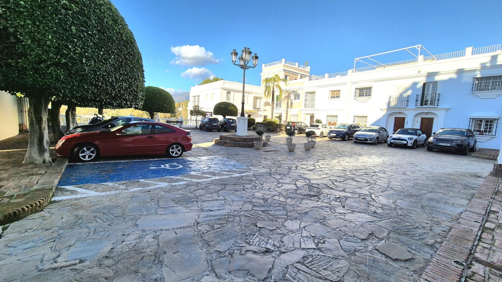 1 bedroom Apartment for rent in Marbella with pool - € 1,800 (Ref: 9490004)