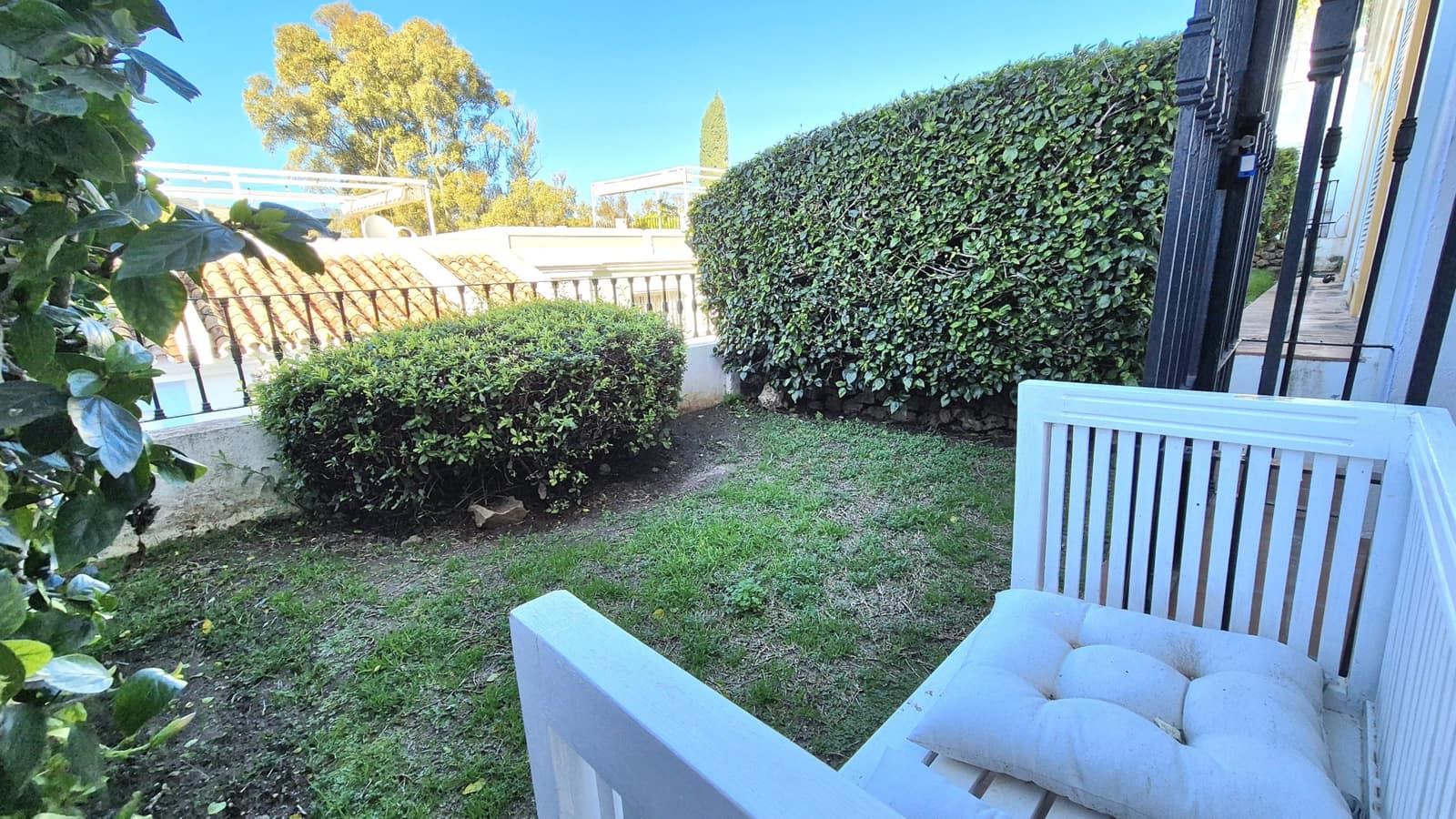 1 bedroom Apartment for rent in Marbella with pool - € 1,800 (Ref: 9490004)