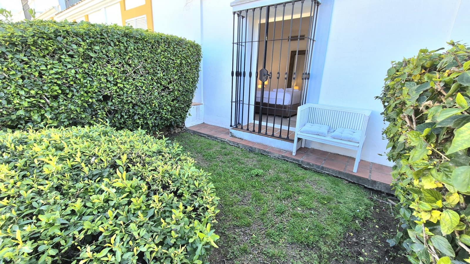 1 bedroom Apartment for rent in Marbella with pool - € 1,800 (Ref: 9490004)