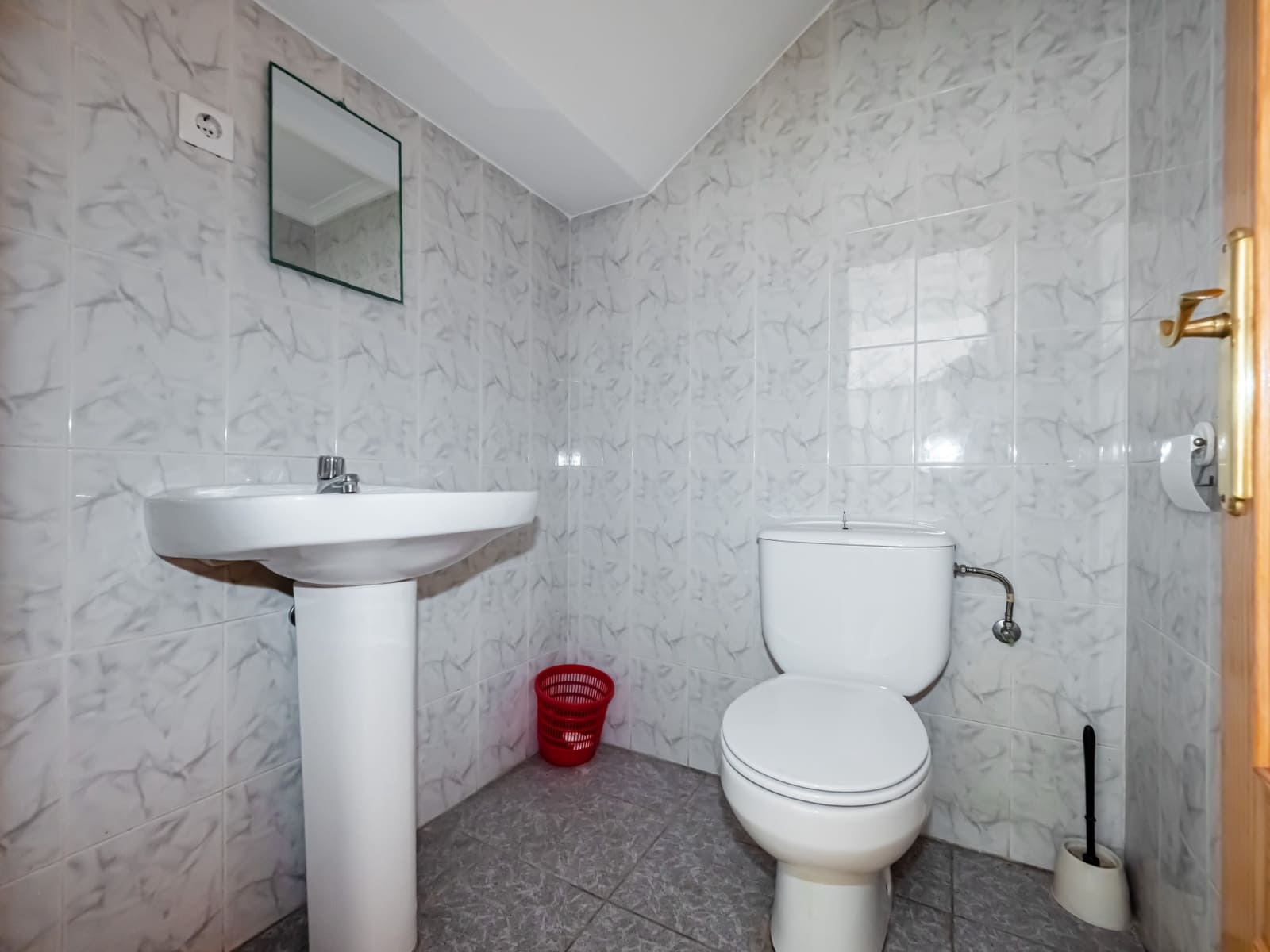 Commercial for sale in Alozaina with garage - € 370,000 (Ref: 9517928)