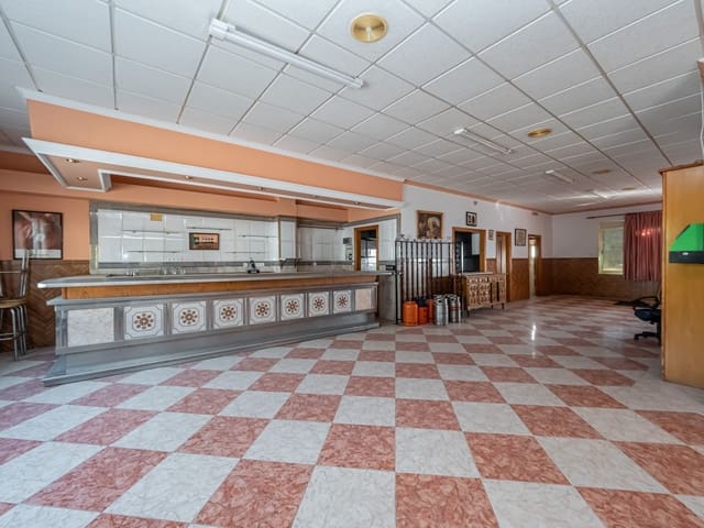 Commercial for sale in Alozaina with garage - € 370,000 (Ref: 9517928)