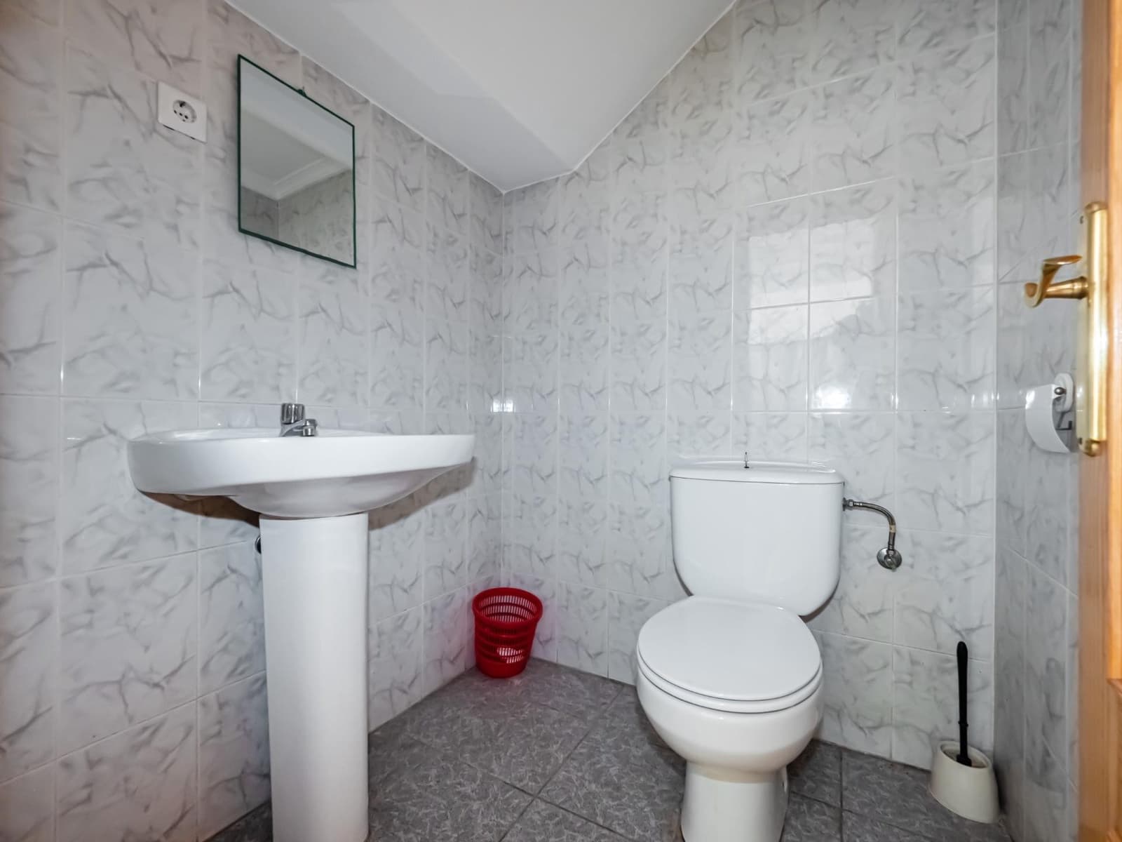 Erhverv til salg i Alozaina med garage - € 165.000 (Ref: 9525497)