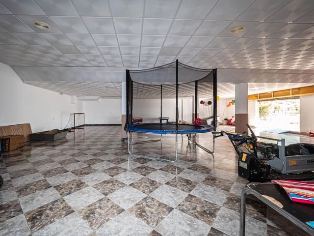 Erhverv til salg i Alozaina med garage - € 165.000 (Ref: 9525497)