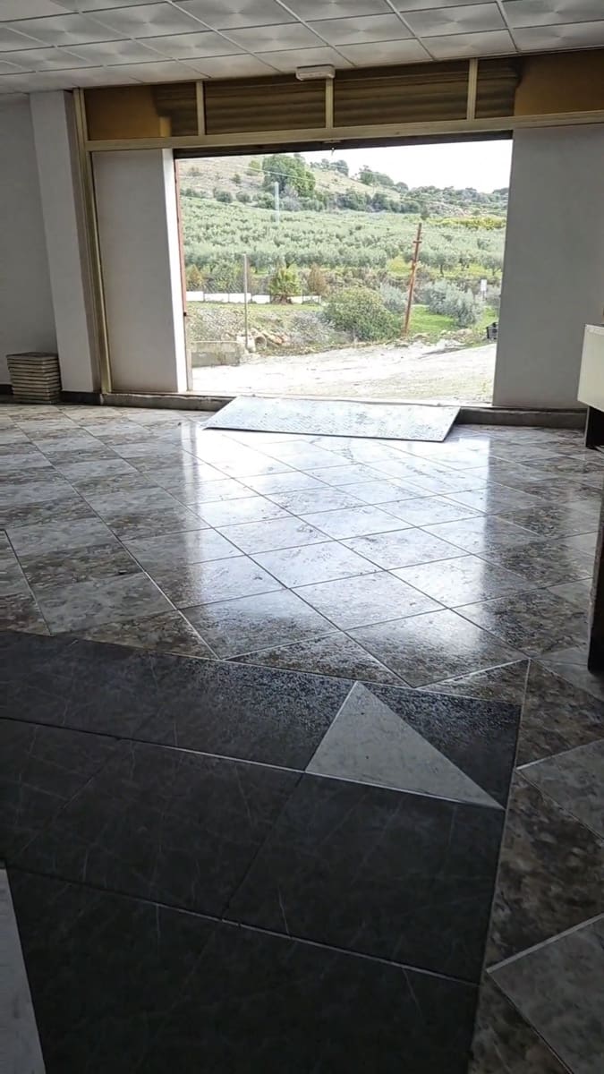 Commercial for sale in Alozaina with garage - € 165,000 (Ref: 9525497)