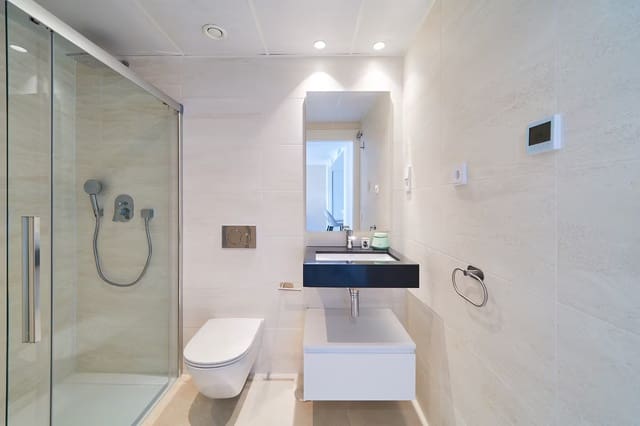 2 bedroom Apartment for sale in El Higuerón, Fuengirola with pool garage - € 567,000 (Ref: 9536582)
