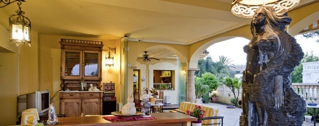 6 soveværelse Villa til salg i Nueva Andalucia, Marbella med swimmingpool garage - € 7.500.000 (Ref: 9795540)