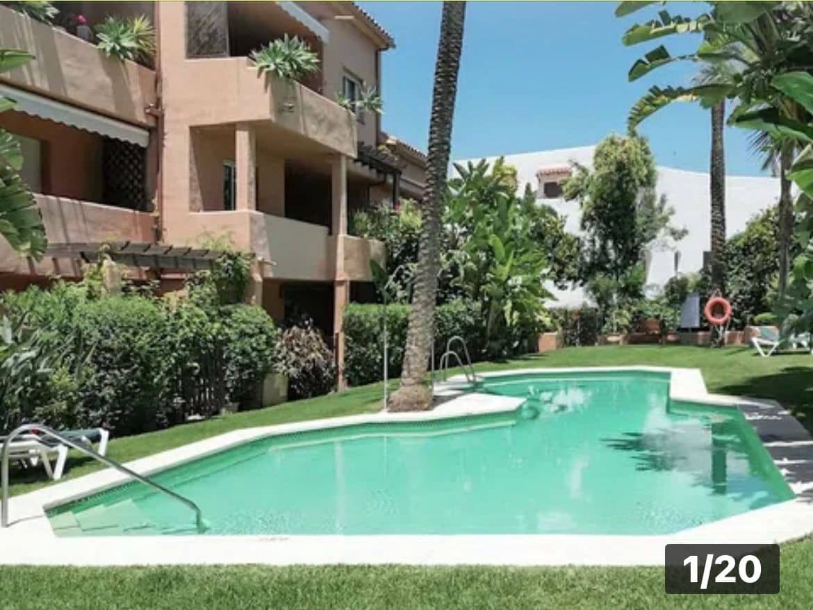 Apartamento de 2 habitaciones en Marbella en venta con piscina garaje - 490.000 € (Ref: 9832774)
