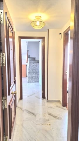 2 quarto Penthouse para arrendar em Marbella com piscina garagem - 1 850 € (Ref: 9911872)