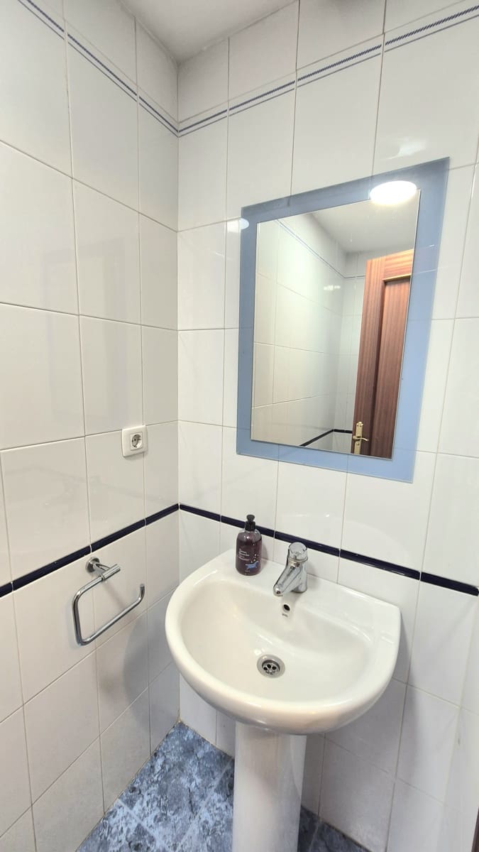 2 quarto Penthouse para arrendar em Marbella com piscina garagem - 1 850 € (Ref: 9911872)