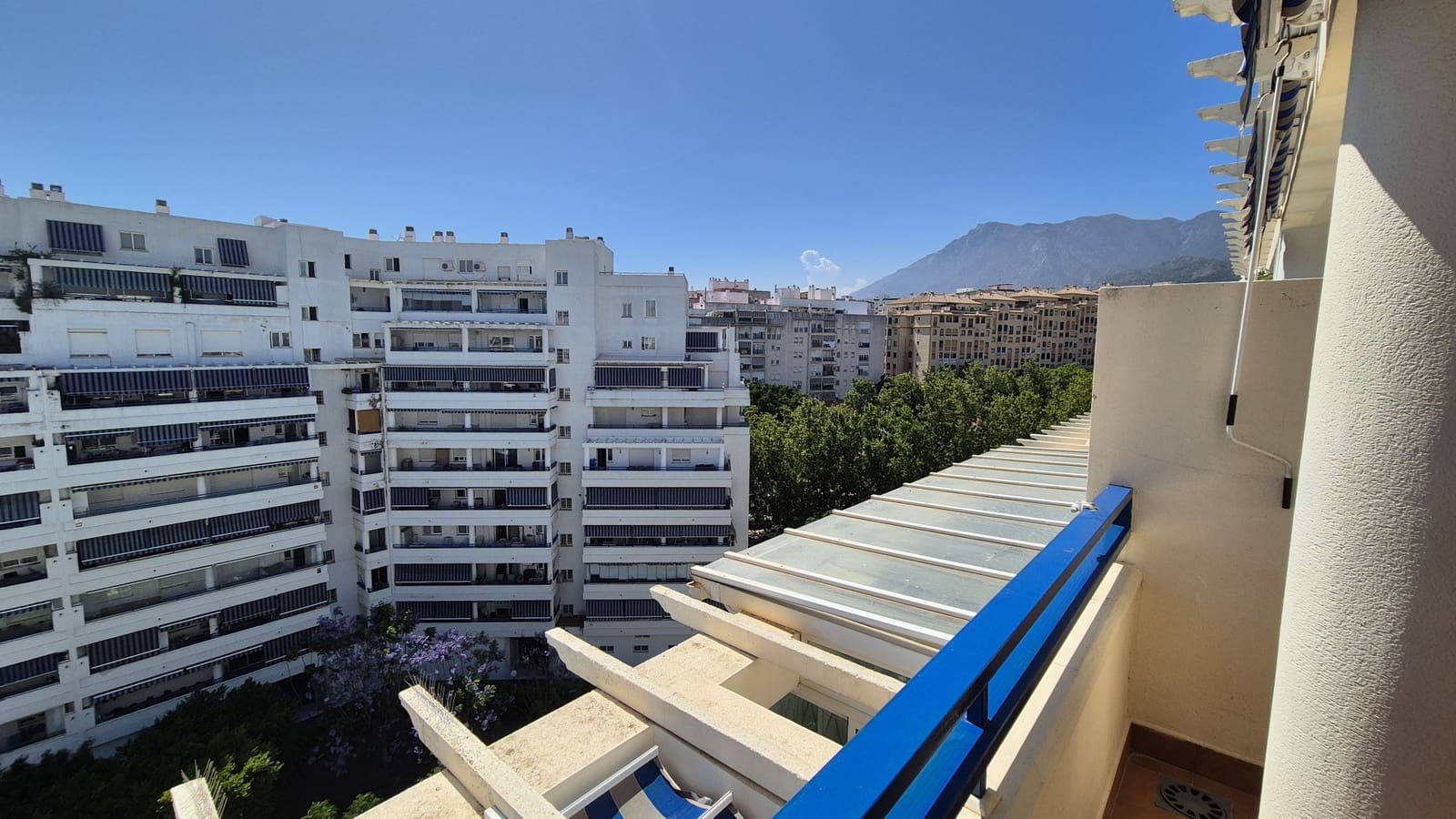 2 quarto Penthouse para arrendar em Marbella com piscina garagem - 1 850 € (Ref: 9911872)