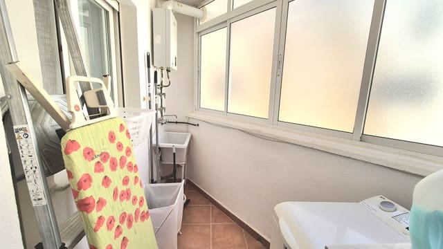 2 quarto Penthouse para arrendar em Marbella com piscina garagem - 1 850 € (Ref: 9911872)