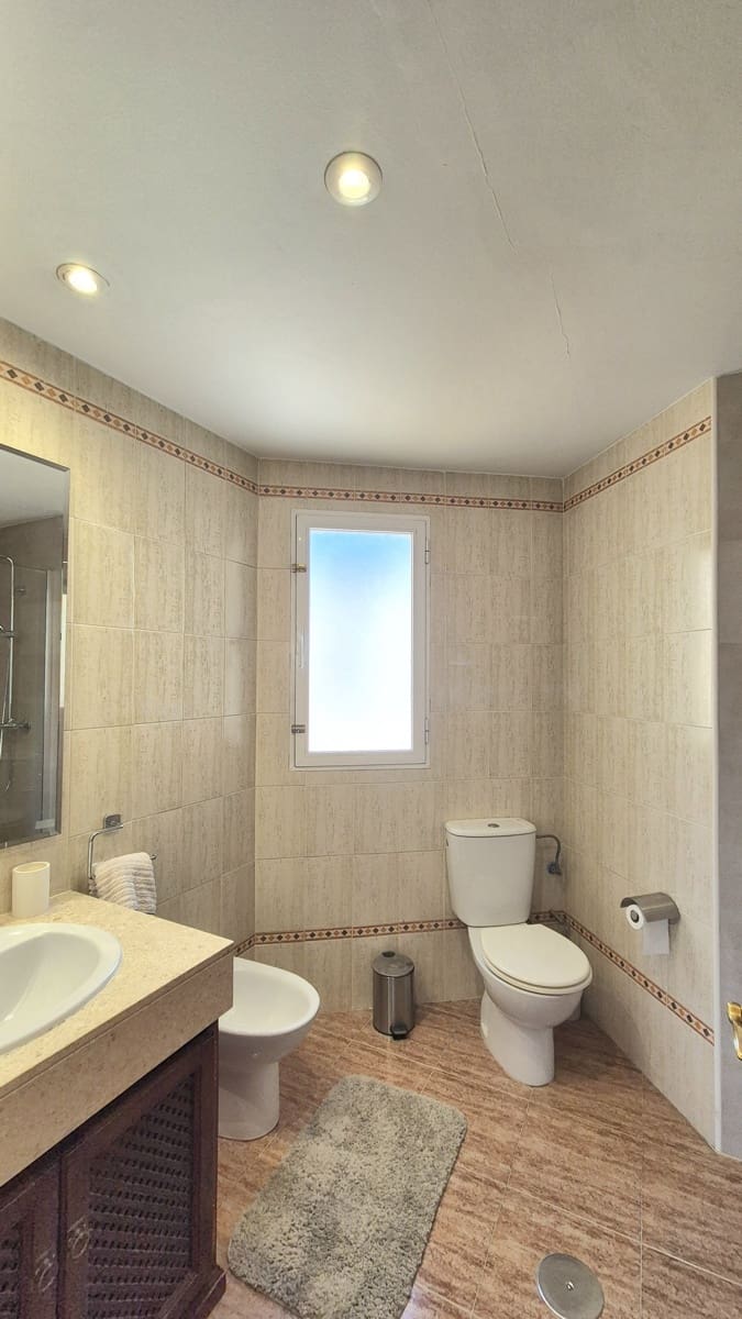 2 quarto Penthouse para arrendar em Marbella com piscina garagem - 1 850 € (Ref: 9911872)