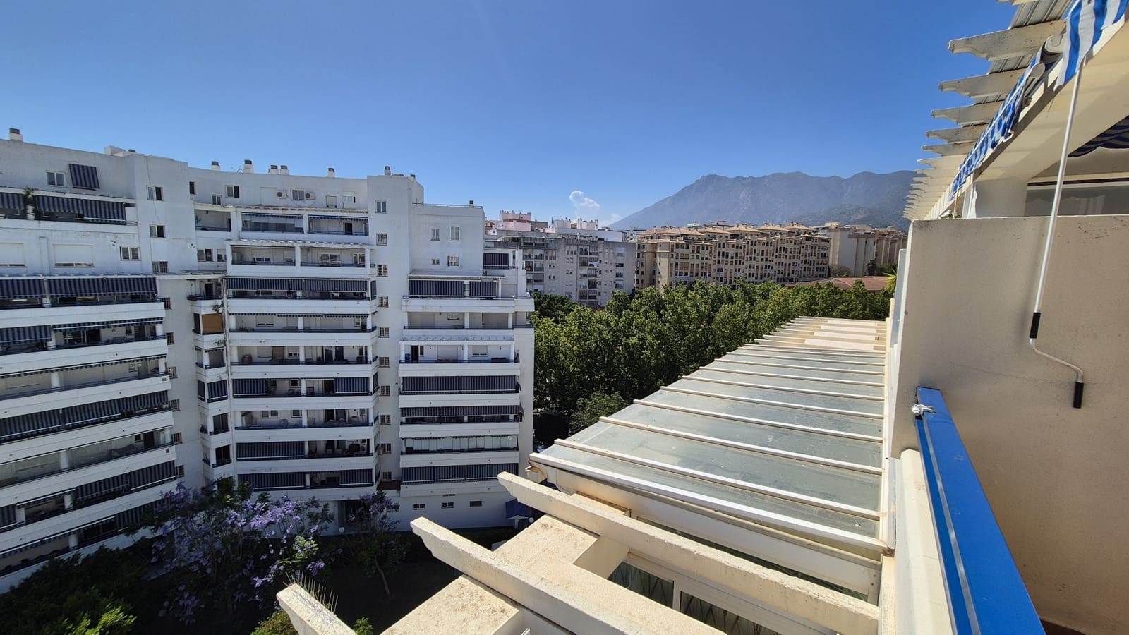 2 quarto Penthouse para arrendar em Marbella com piscina garagem - 1 850 € (Ref: 9911872)