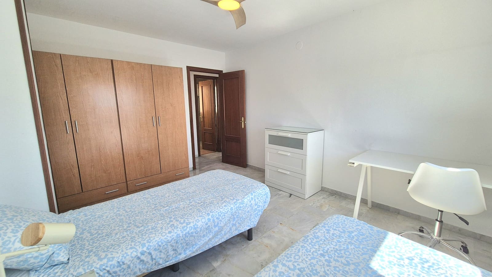 2 quarto Penthouse para arrendar em Marbella com piscina garagem - 1 850 € (Ref: 9911872)