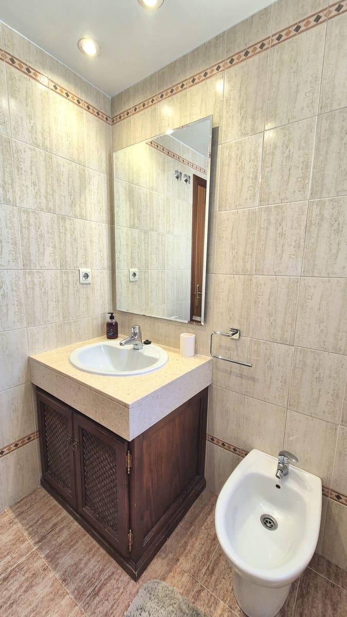 2 quarto Penthouse para arrendar em Marbella com piscina garagem - 1 850 € (Ref: 9911872)