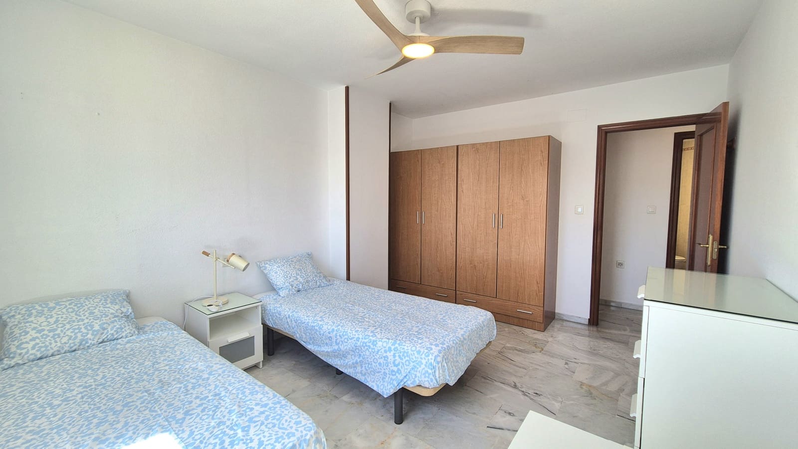 2 quarto Penthouse para arrendar em Marbella com piscina garagem - 1 850 € (Ref: 9911872)