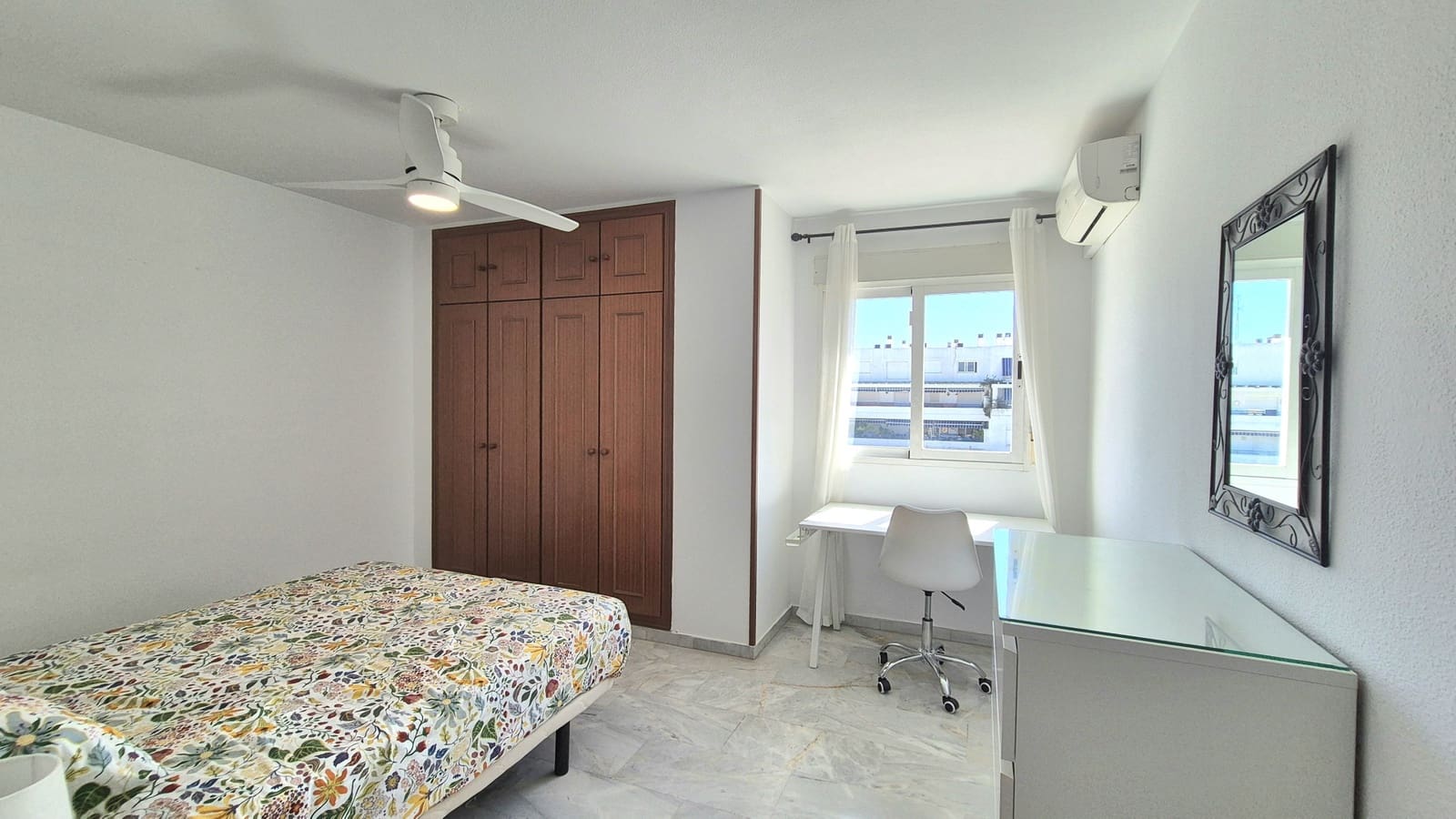 2 quarto Penthouse para arrendar em Marbella com piscina garagem - 1 850 € (Ref: 9911872)