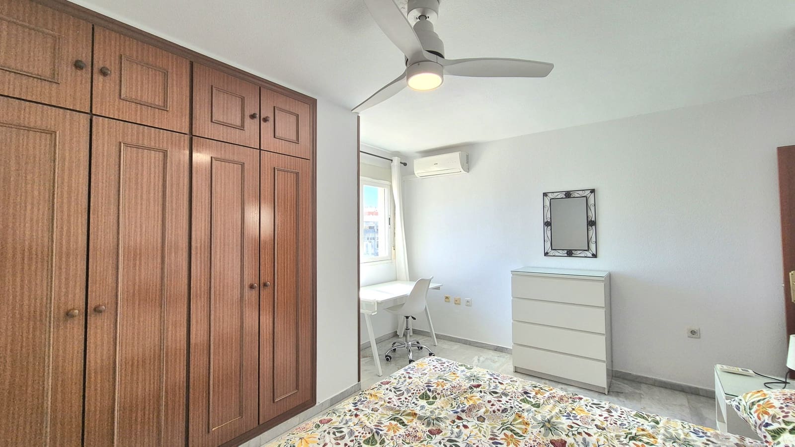 2 quarto Penthouse para arrendar em Marbella com piscina garagem - 1 850 € (Ref: 9911872)