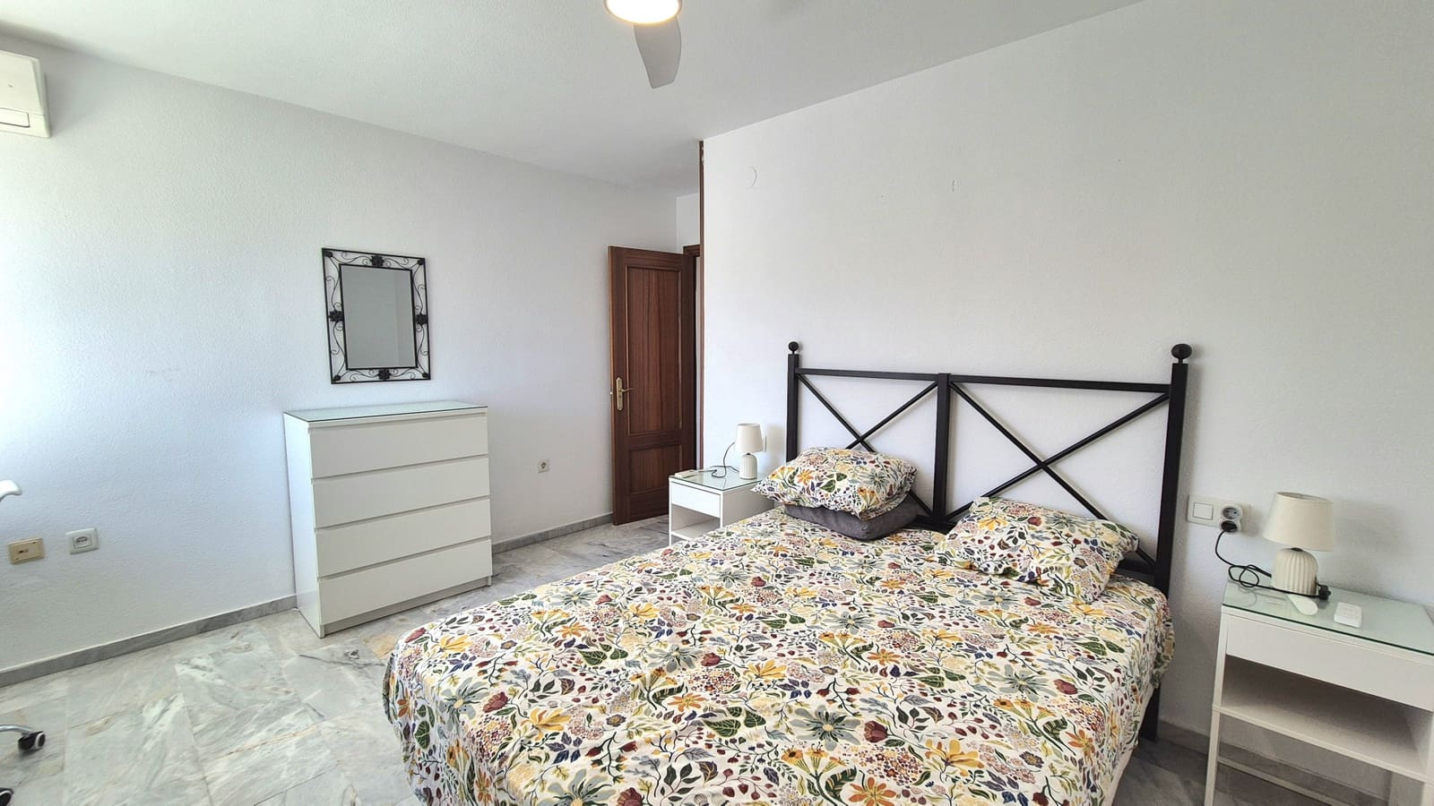 2 quarto Penthouse para arrendar em Marbella com piscina garagem - 1 850 € (Ref: 9911872)