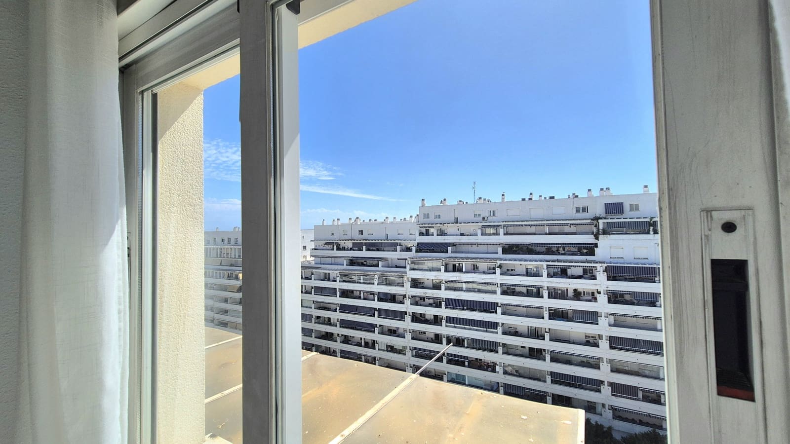 2 quarto Penthouse para arrendar em Marbella com piscina garagem - 1 850 € (Ref: 9911872)
