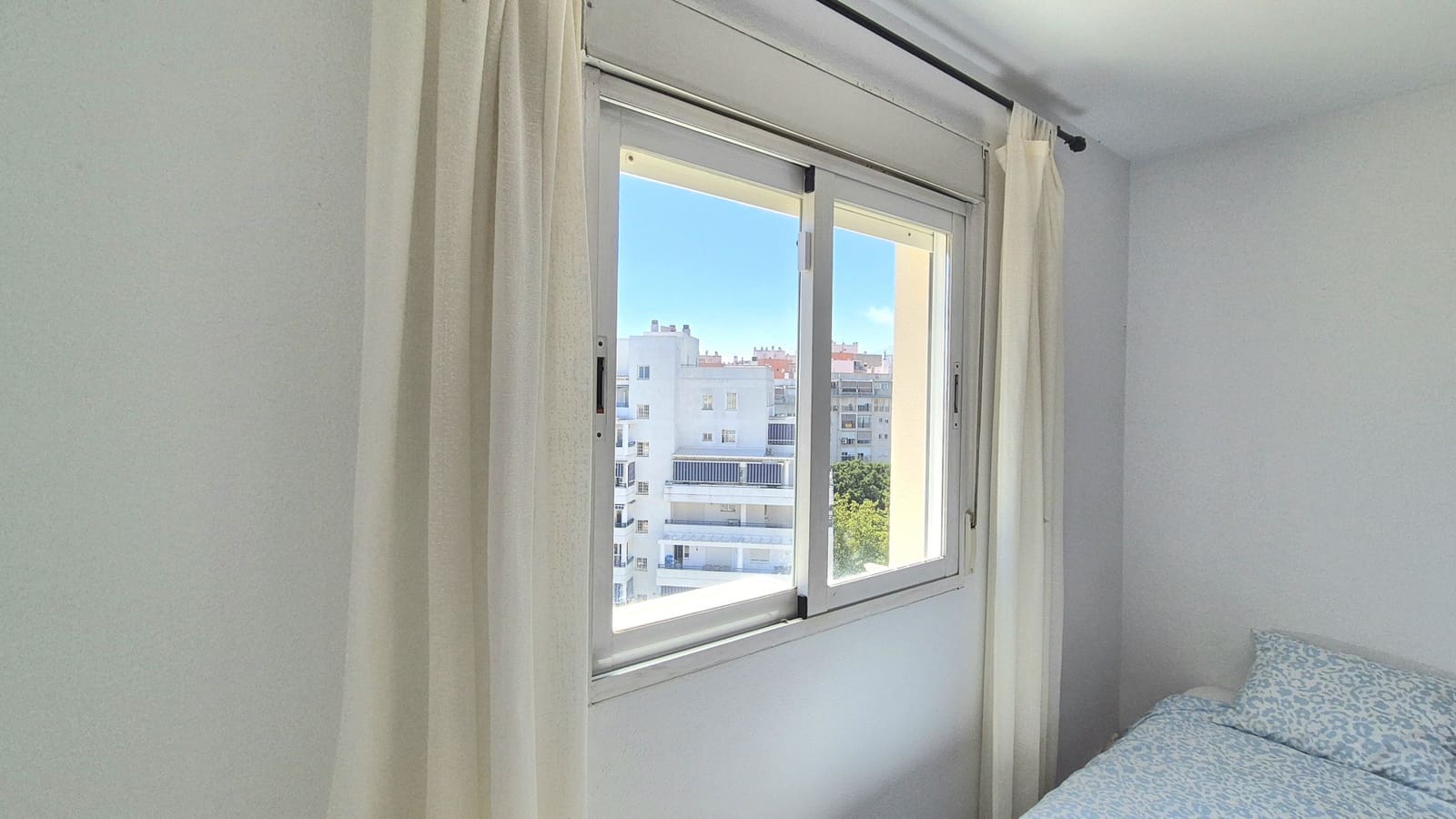 2 quarto Penthouse para arrendar em Marbella com piscina garagem - 1 850 € (Ref: 9911872)