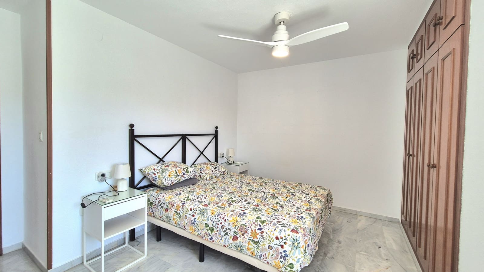 2 quarto Penthouse para arrendar em Marbella com piscina garagem - 1 850 € (Ref: 9911872)