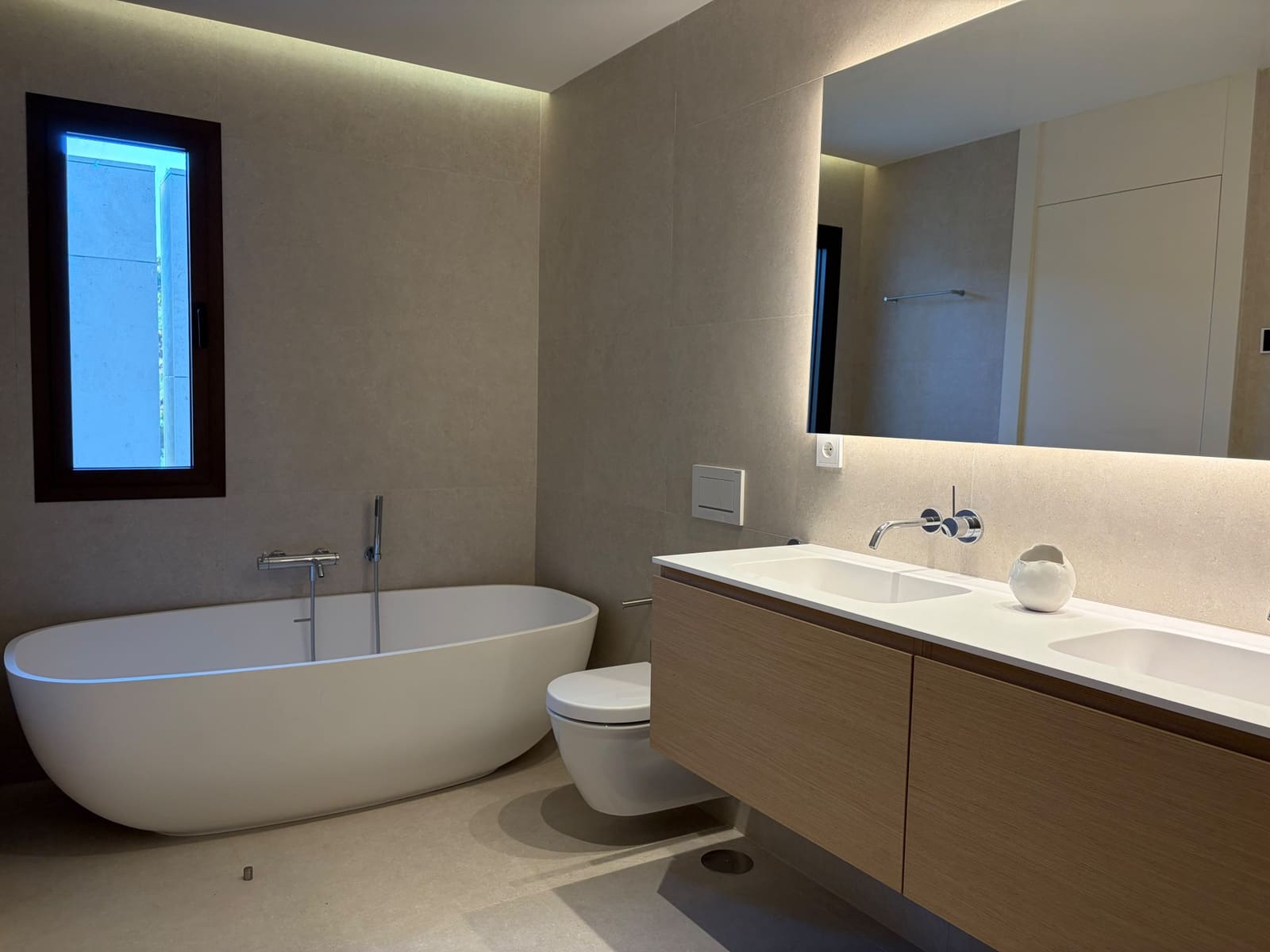 3 bedroom Apartment for sale in Marbella with pool garage - € 1,490,000 (Ref: 9943833)