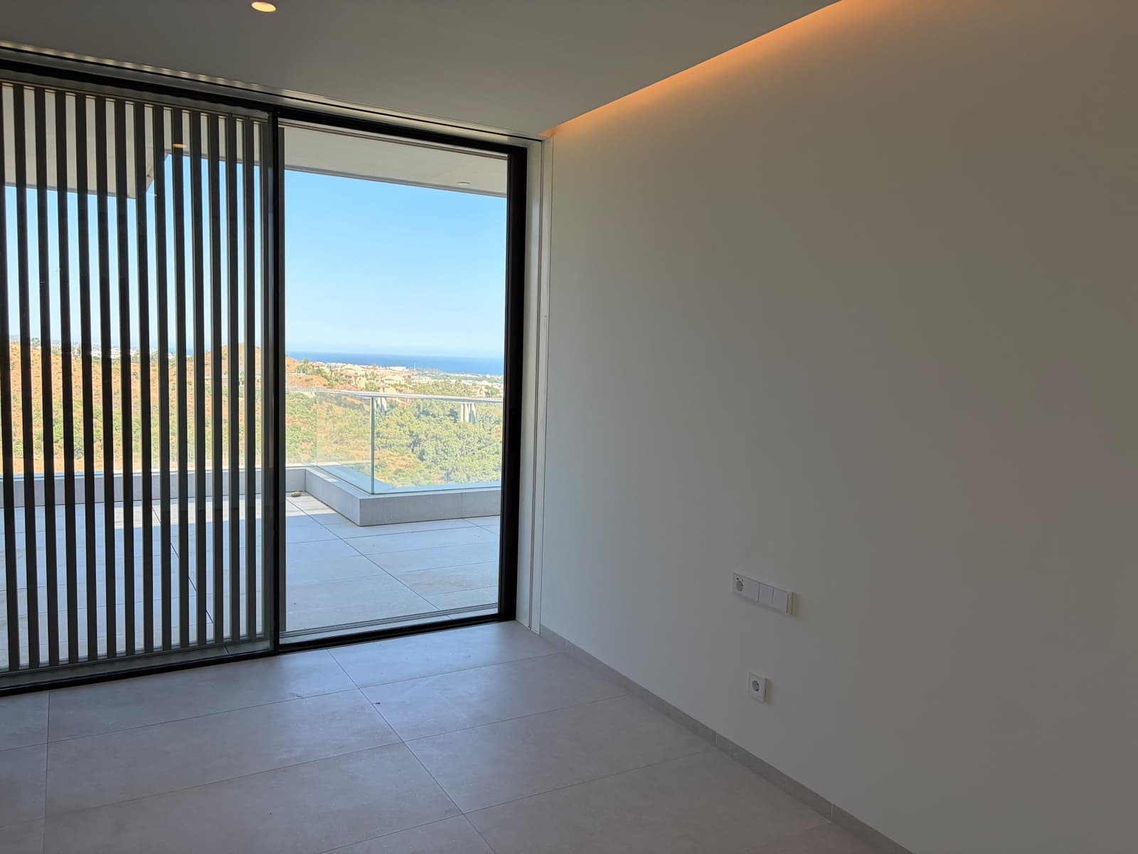3 bedroom Apartment for sale in Marbella with pool garage - € 1,490,000 (Ref: 9943833)