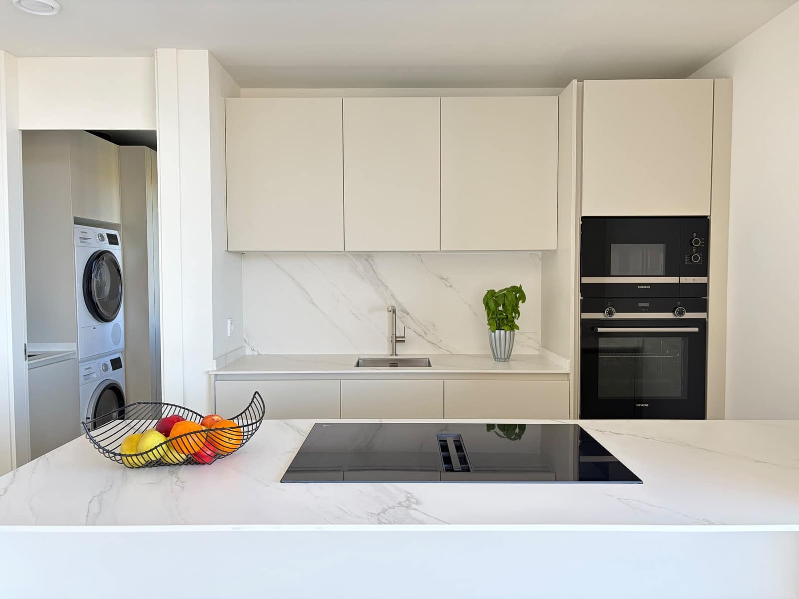 3 bedroom Apartment for sale in Marbella with pool garage - € 1,490,000 (Ref: 9943833)