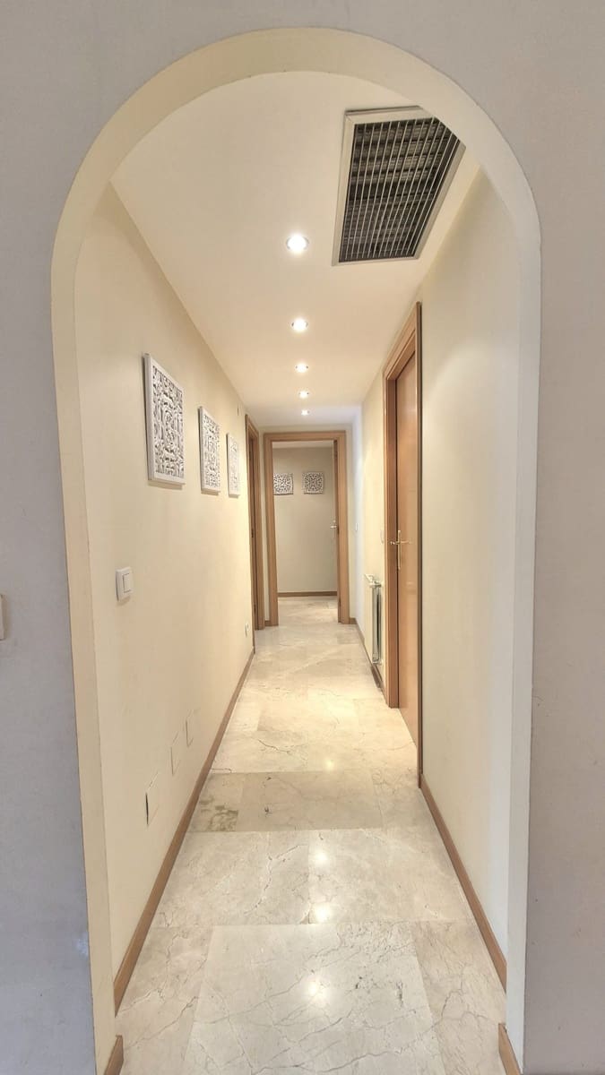 2 soverom Leilighet til salgs i Guadalmina med svømmebasseng garasje - € 425 000 (Ref: 9983940)
