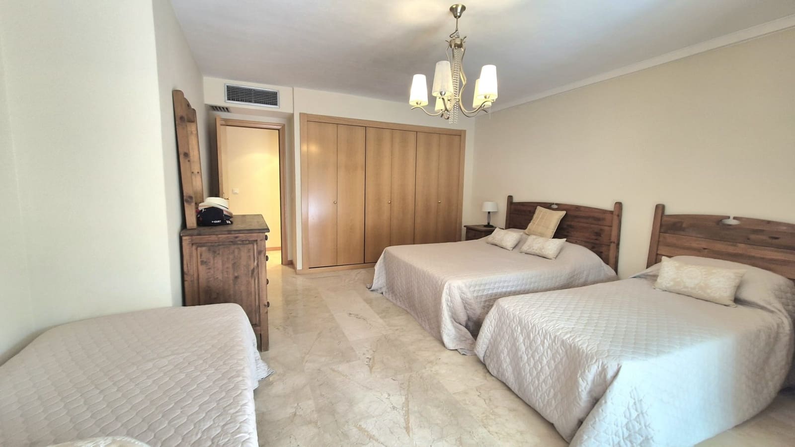 2 soverom Leilighet til salgs i Guadalmina med svømmebasseng garasje - € 425 000 (Ref: 9983940)