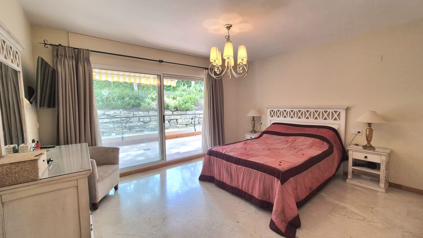 2 soverom Leilighet til salgs i Guadalmina med svømmebasseng garasje - € 425 000 (Ref: 9983940)