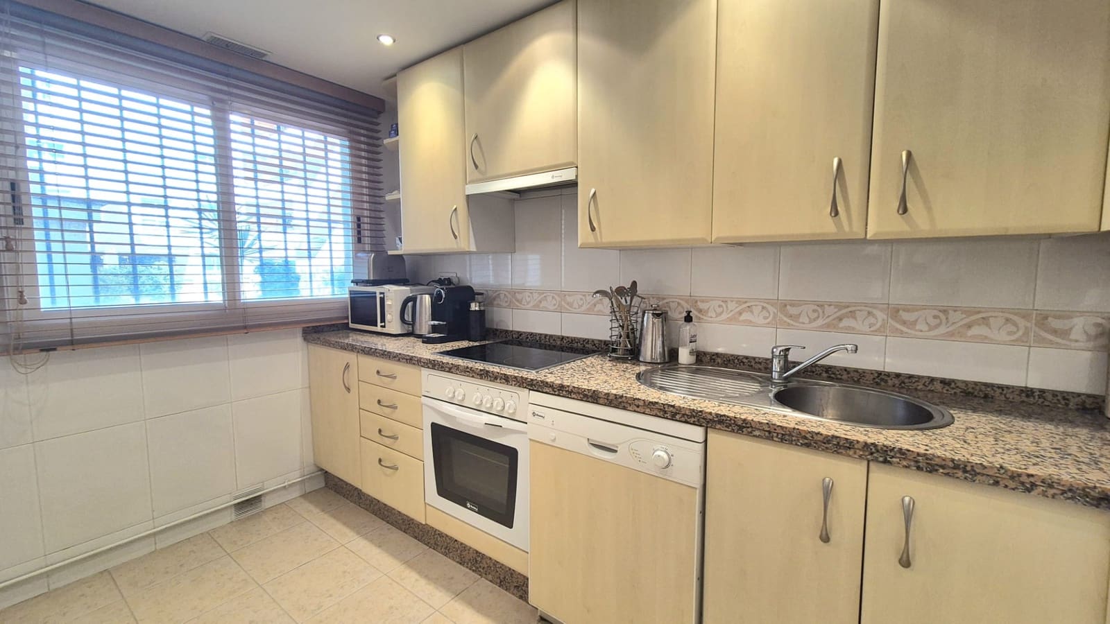 2 soverom Leilighet til salgs i Guadalmina med svømmebasseng garasje - € 425 000 (Ref: 9983940)