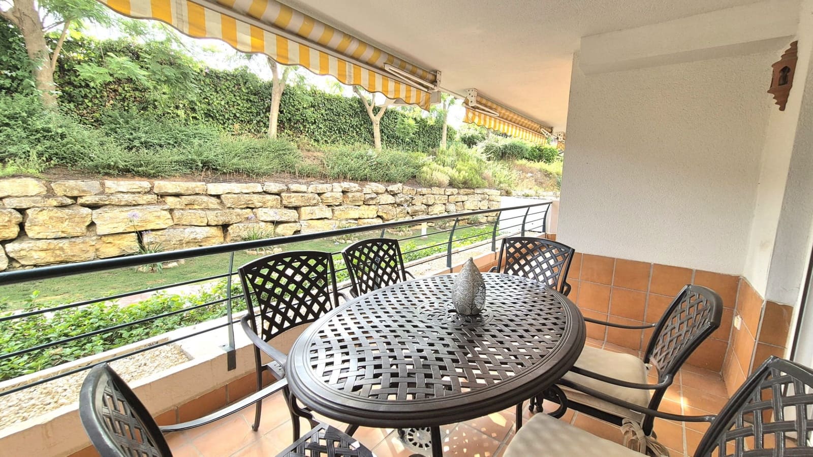 2 soverom Leilighet til salgs i Guadalmina med svømmebasseng garasje - € 425 000 (Ref: 9983940)