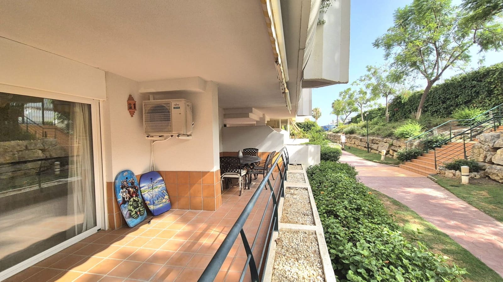 2 soverom Leilighet til salgs i Guadalmina med svømmebasseng garasje - € 425 000 (Ref: 9983940)