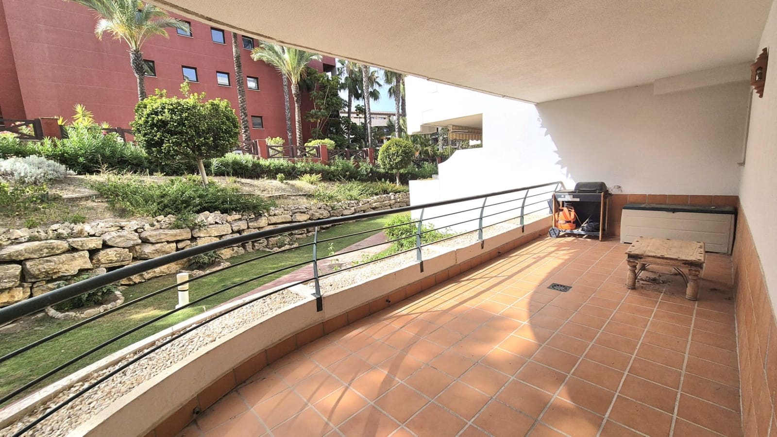 2 soverom Leilighet til salgs i Guadalmina med svømmebasseng garasje - € 425 000 (Ref: 9983940)