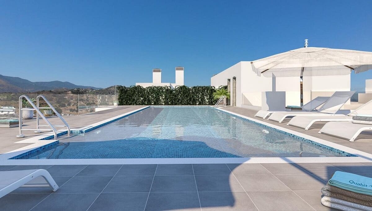 Ático de 3 habitaciones en Estepona en venta con piscina garaje - 649.000 € (Ref: 9996250)