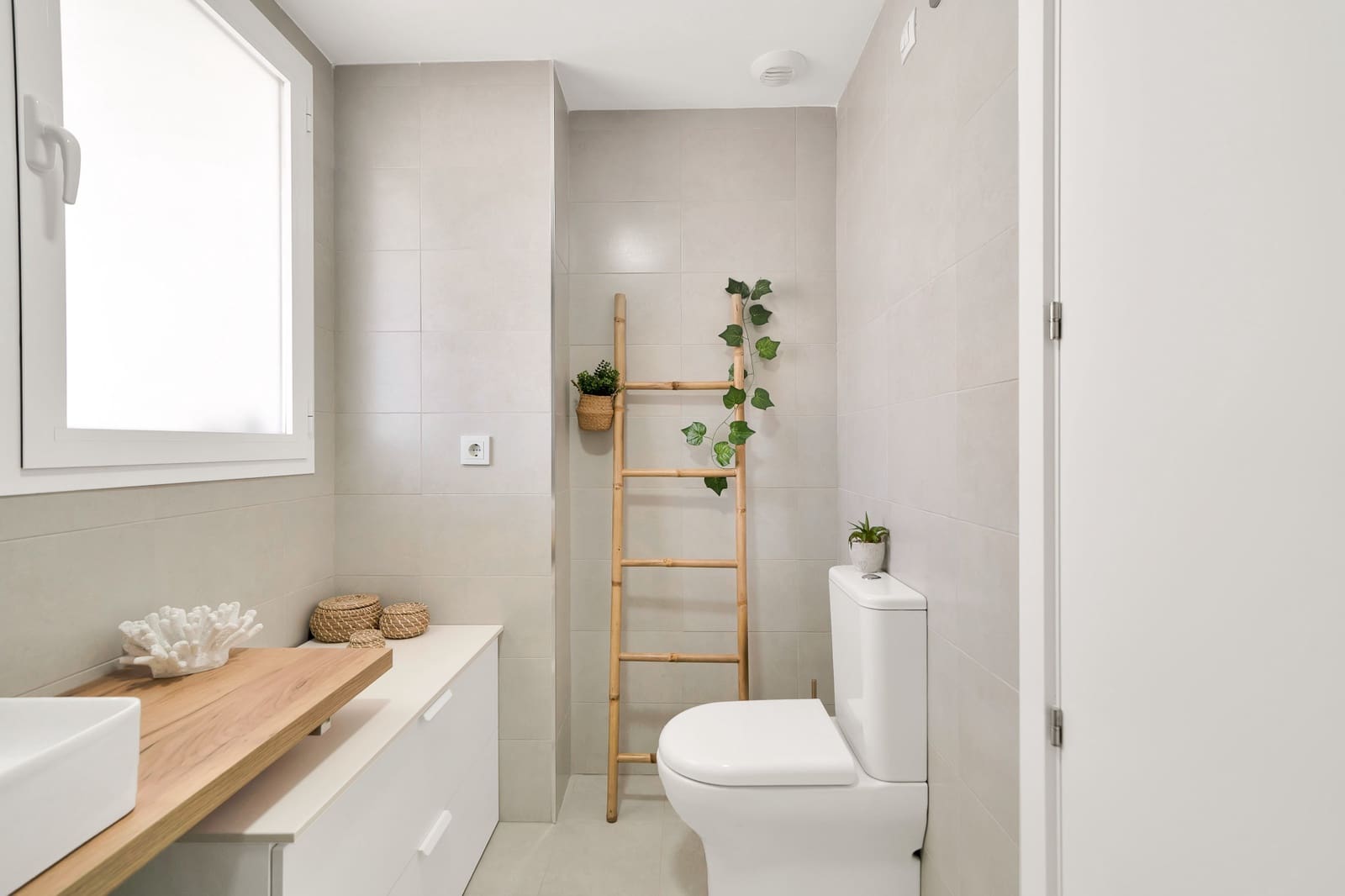 Ático de 3 habitaciones en Estepona en venta con piscina garaje - 649.000 € (Ref: 9996250)