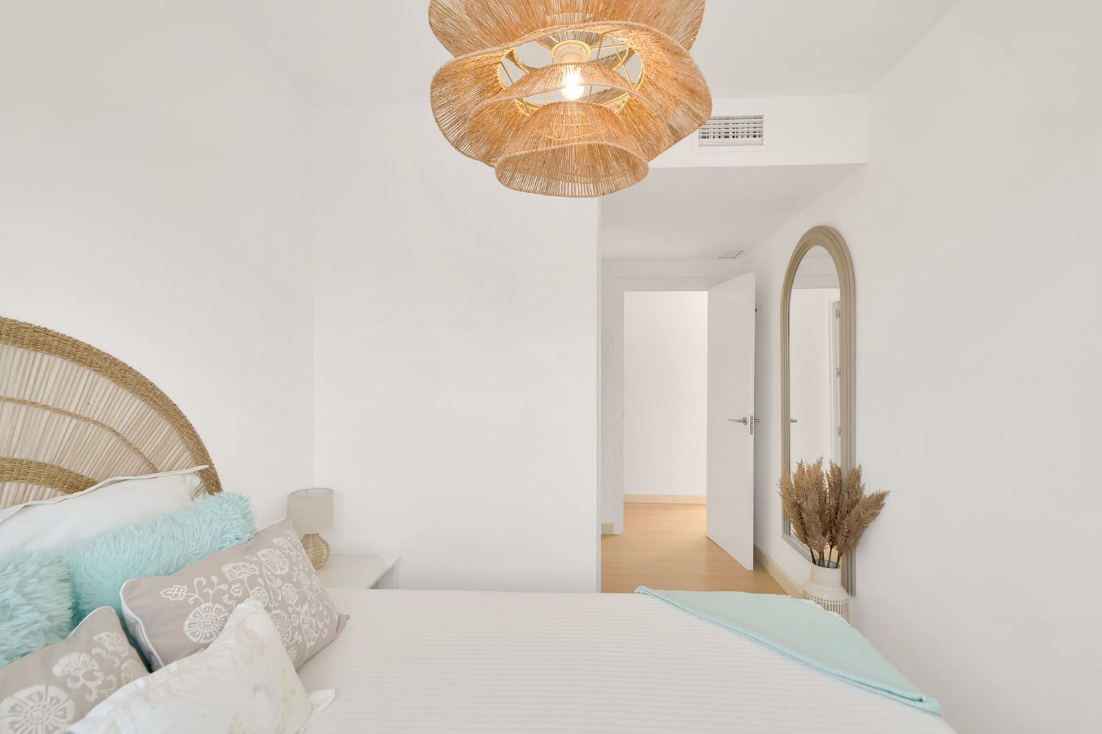 Ático de 3 habitaciones en Estepona en venta con piscina garaje - 649.000 € (Ref: 9996250)