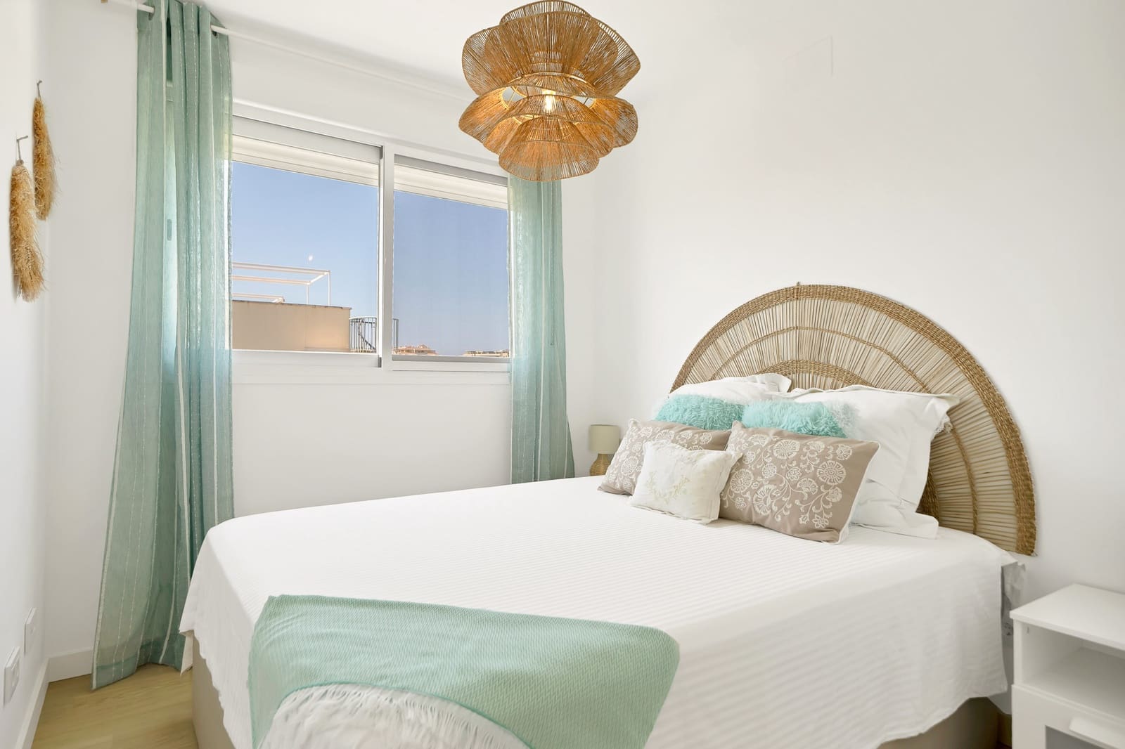 Ático de 3 habitaciones en Estepona en venta con piscina garaje - 649.000 € (Ref: 9996250)