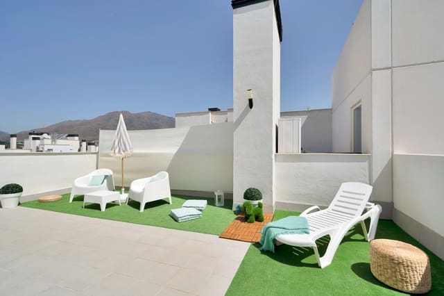 3 quarto Penthouse para venda em Estepona com piscina garagem - 639 000 € (Ref: 9996250)